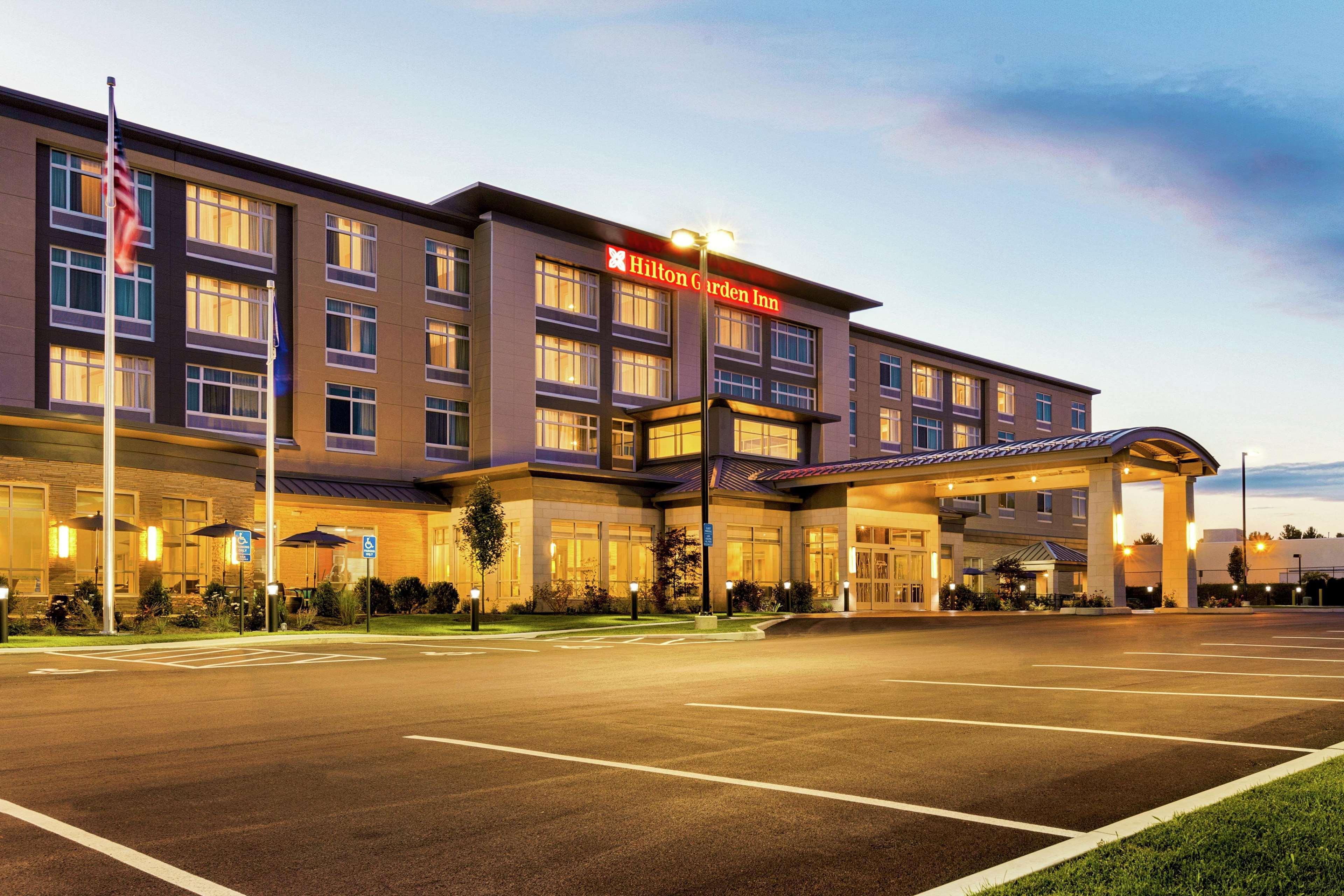 Hilton Garden Inn Lenox Pittsfield Exterior photo